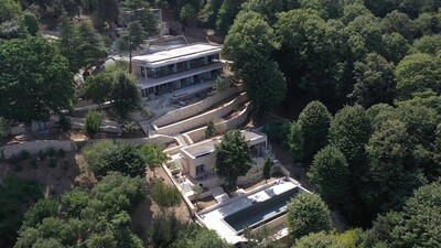 Vaniköy'deki villada kaçak yapılar yıkılıyor