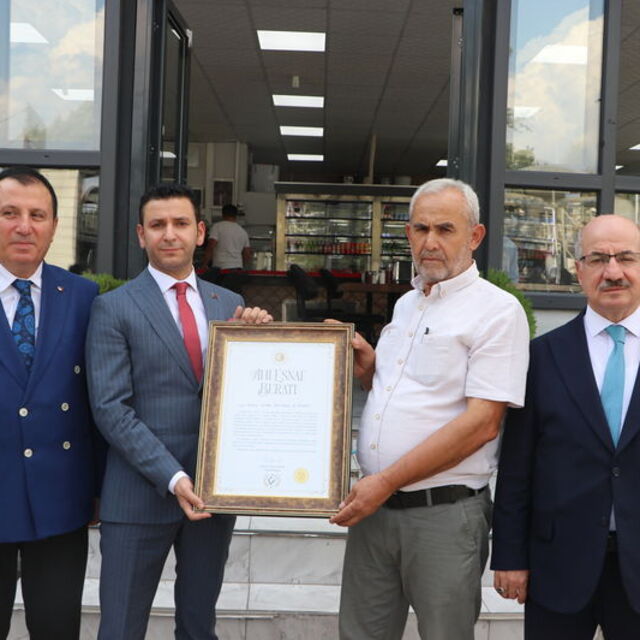 Kahramanmaraş'ta bir esnafa "ahi esnaf beratı"