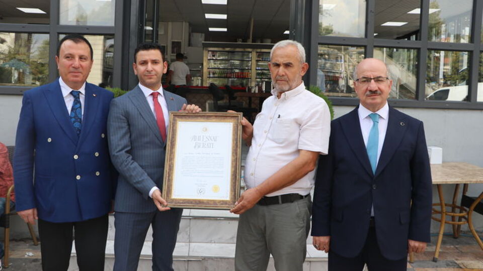 Kahramanmaraş'ta bir esnafa "ahi esnaf beratı"