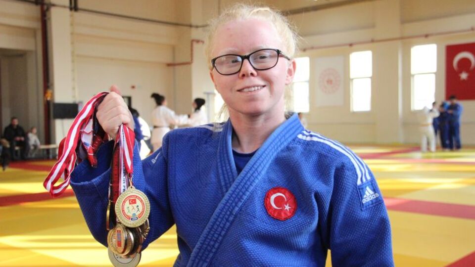 Cahide Eke'den bronz madalya!