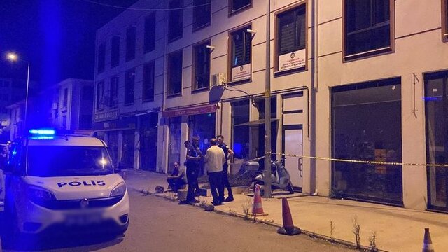 Tabancayla başından vurulan kadın ağır yaralandı