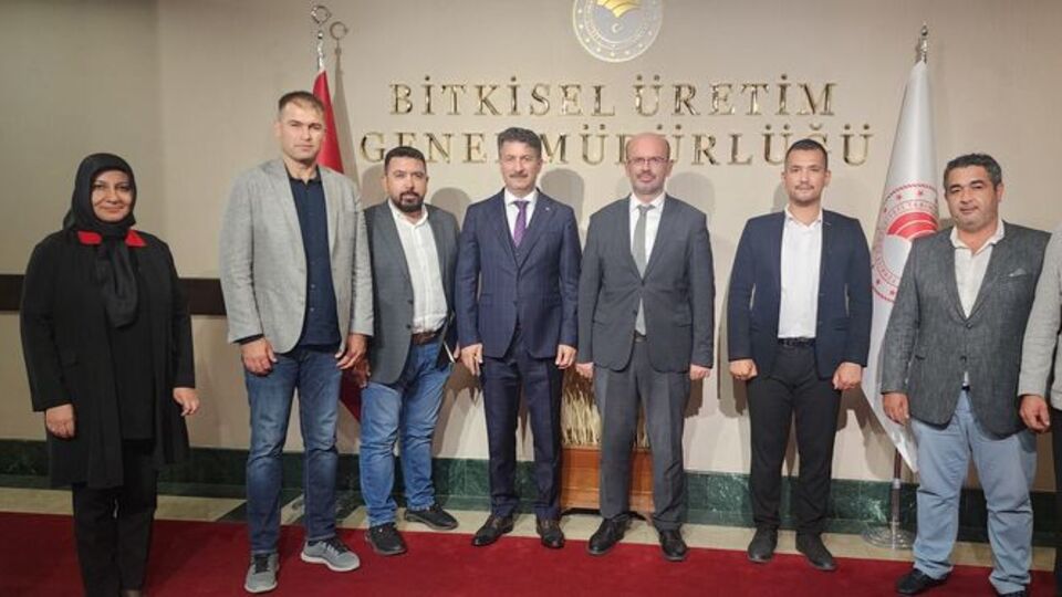 Genç rençberlerden Bakan Yumaklı'ya rapor