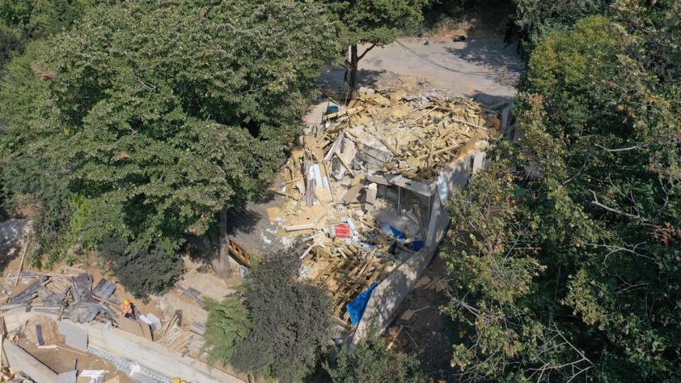 Vaniköy'de yıkım tamamlanan bölge ağaçlandırılacak