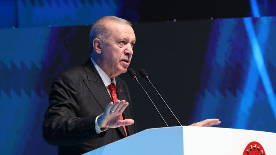 Cumhurbaşkanı Erdoğan: Kılıçları kime çekiyorsunuz?