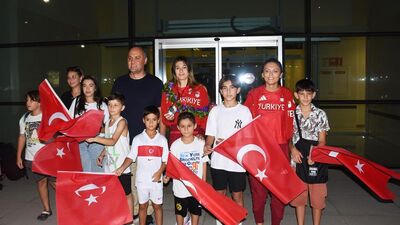 Aysel Önder'e çiçekli karşılama!