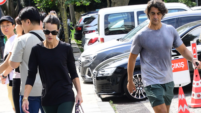 Âşıklar yürüyüşte