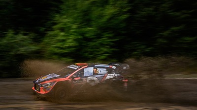 Yunanistan'da zafer Thierry Neuville'ın!