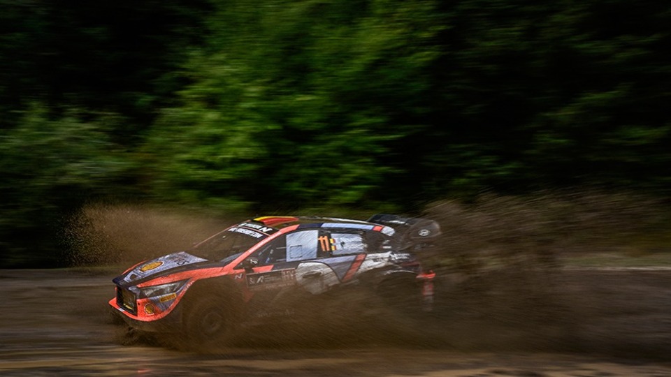 Yunanistan'da zafer Thierry Neuville'ın!