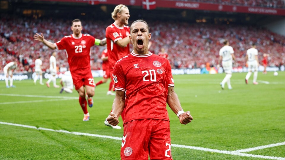 Danimarka 2'de 2 yaptı!