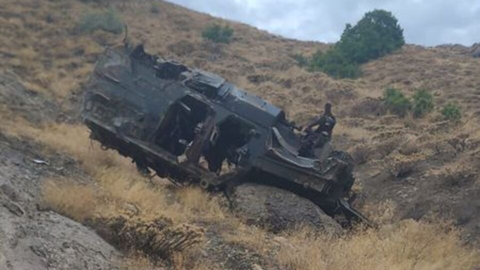 Askeri araç uçuruma yuvarlandı: 4 asker şehit oldu