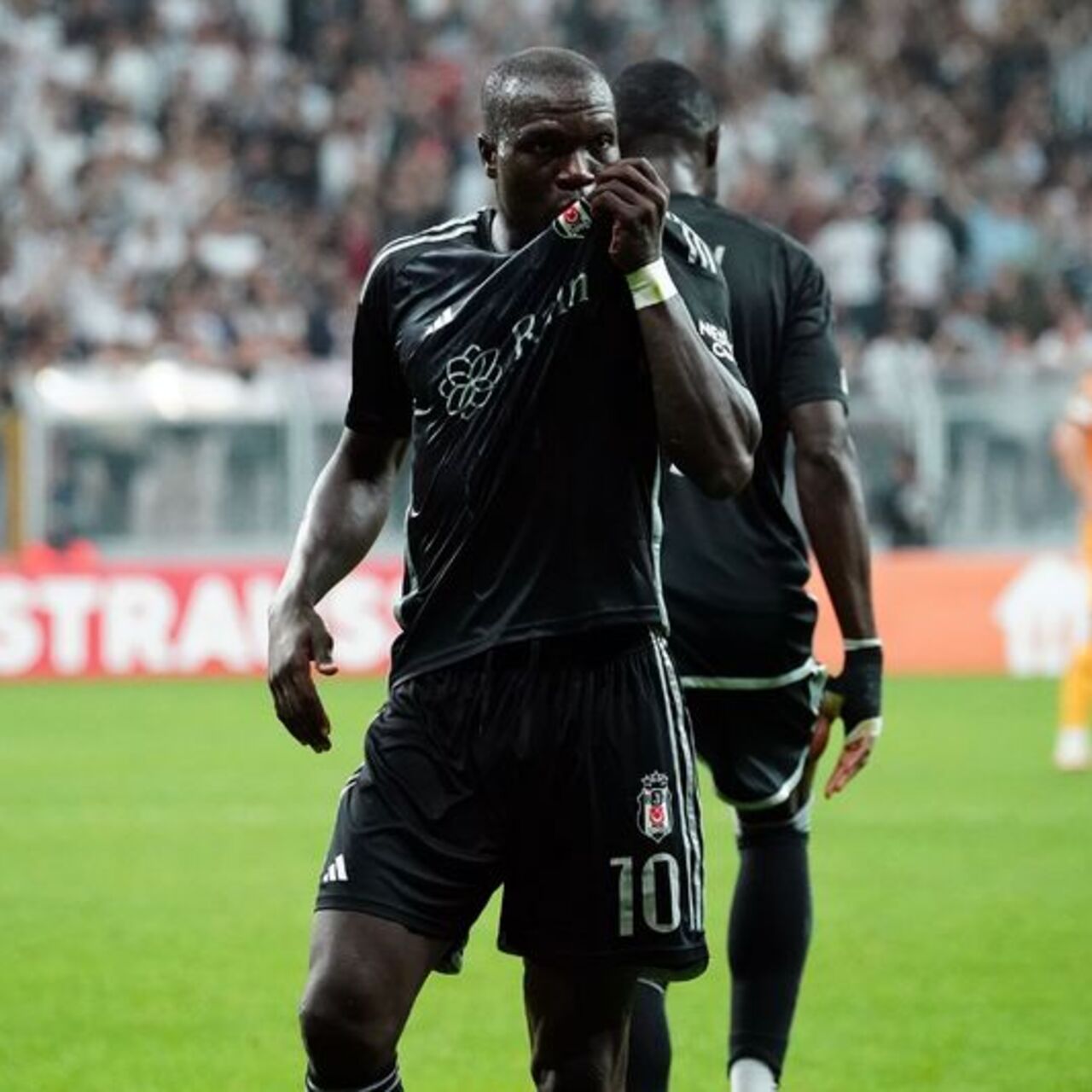 Aboubakar gitti, gözler 2 isimde!