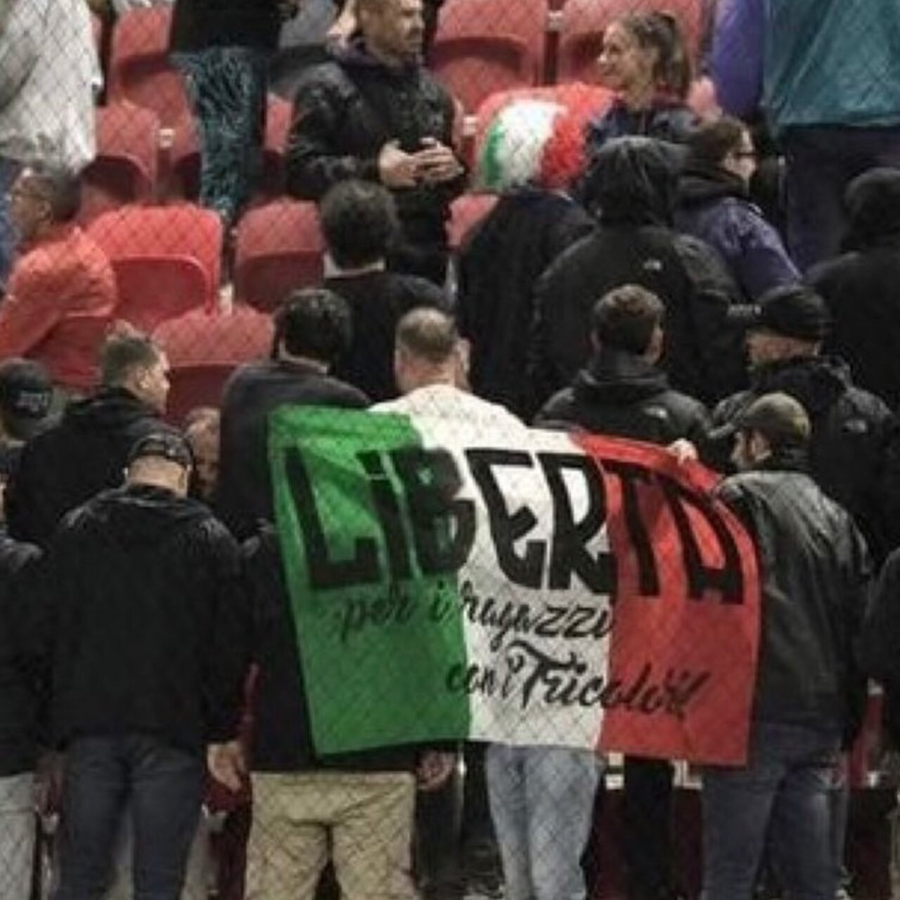 İtalyan taraftarlar İsrail marşını protesto etti