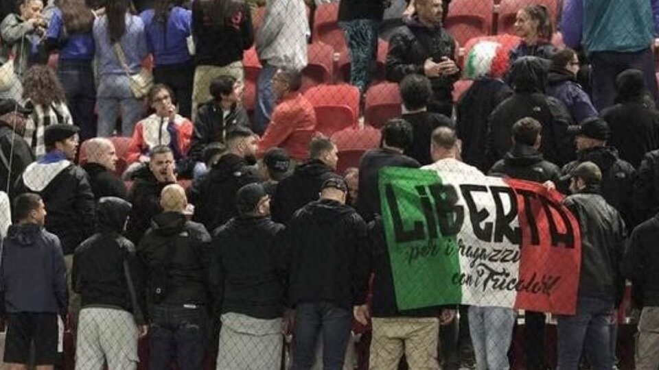 İtalyan taraftarlar İsrail marşını protesto etti