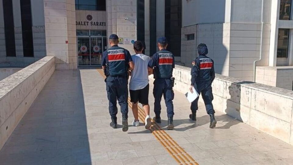 Terör örgütü propagandası yapıyordu, havalimanında yakalandı