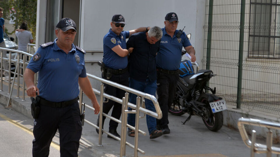 Doktoru elektrikli çaydanlıkla dövdü!