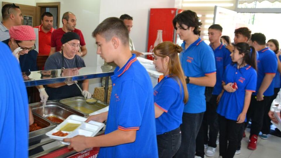 Ayvalık'ta 3 çeşit yemek 30 TL