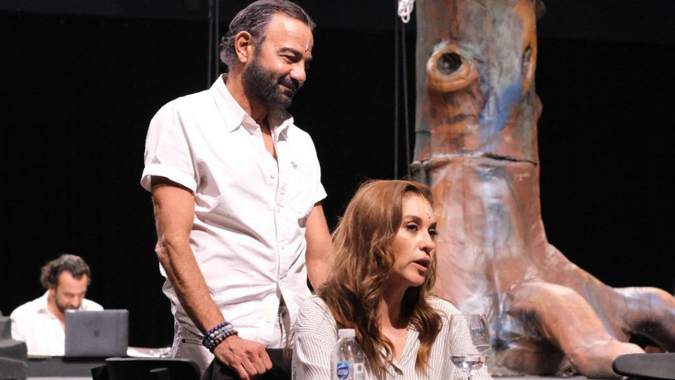 Kerem Alışık ve Evrim Alasya aynı oyunda