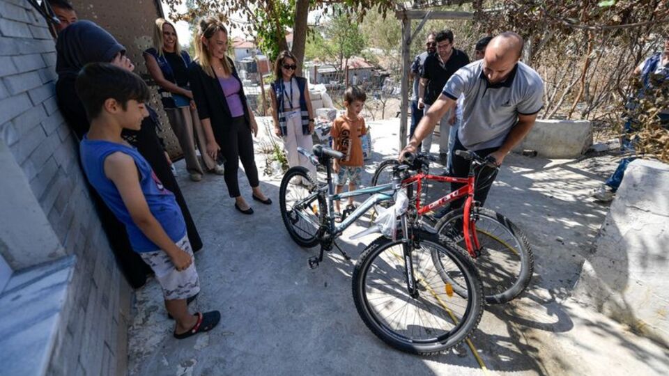 İzmir'de iki kardeşe belediyeden sürpriz