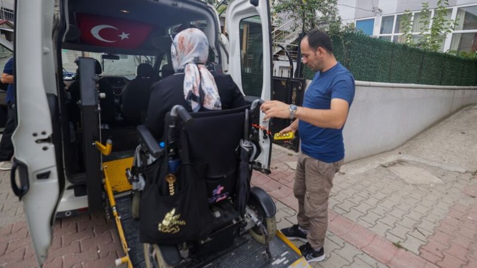 Ümraniye'de engelli hizmet araçları hizmete sunuldu