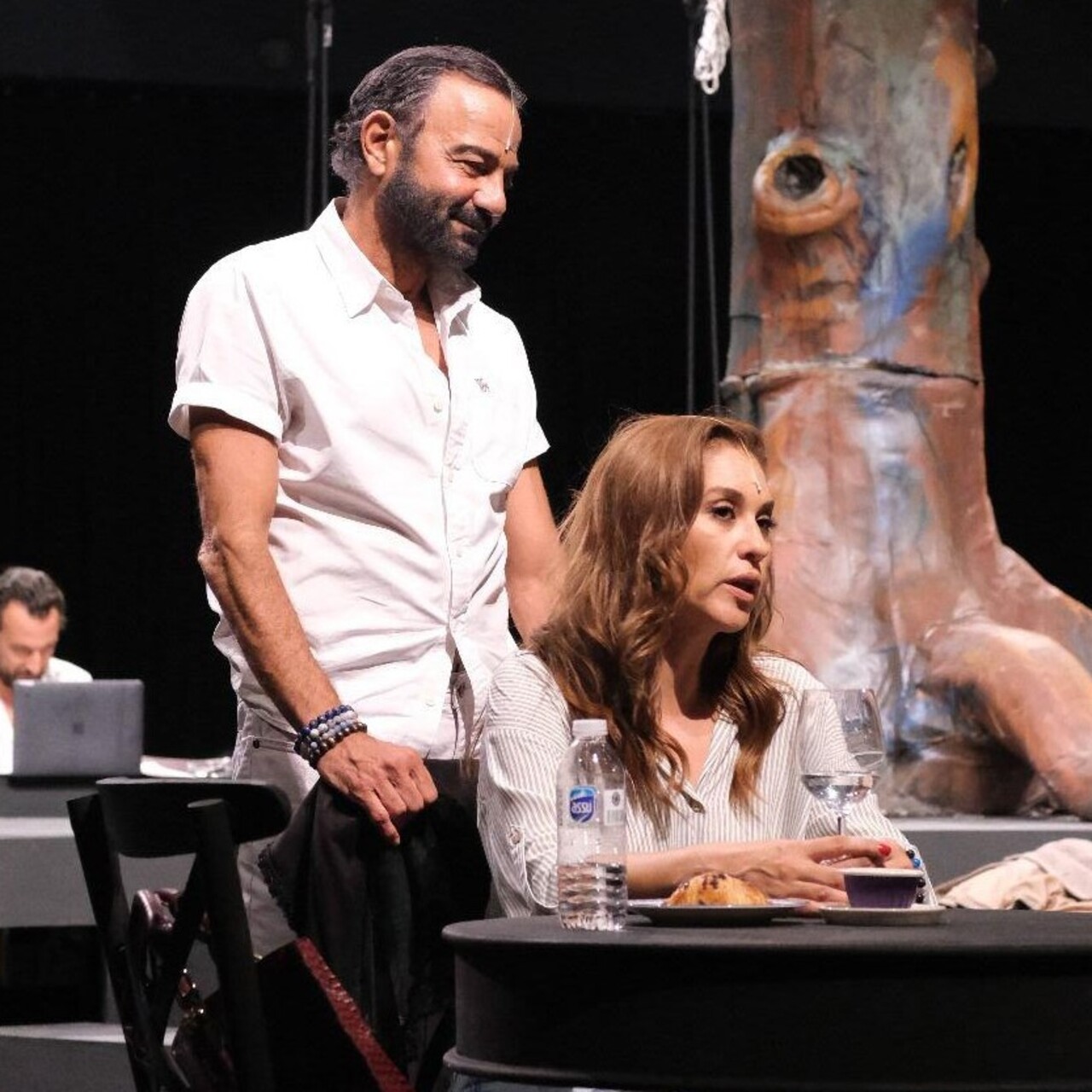 Kerem Alışık ve Evrim Alasya’dan Aşk Biter Mi? Tiyatro Oyunu 2025’e Kapalı Gişe Girdi