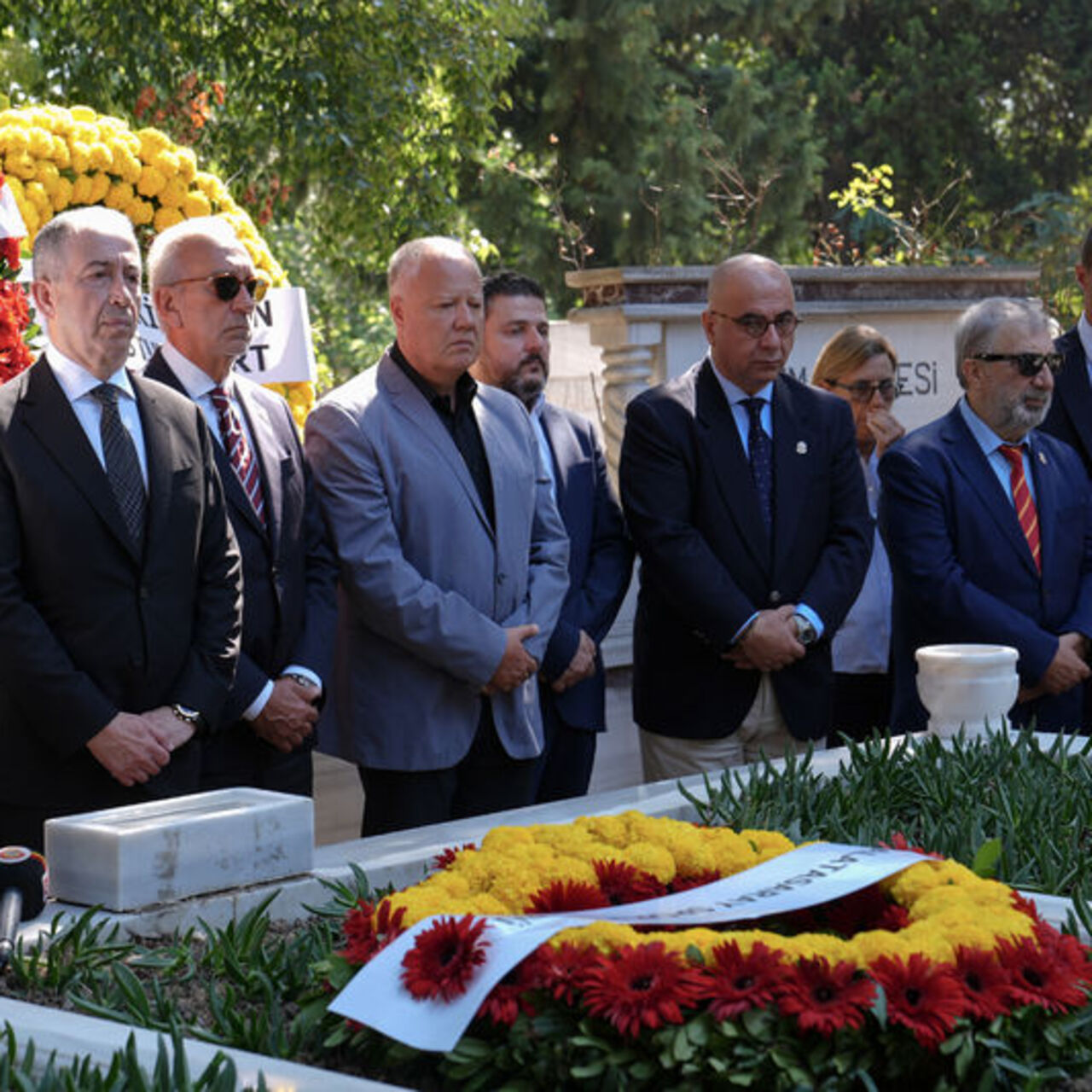 Metin Oktay, kabri başında anıldı