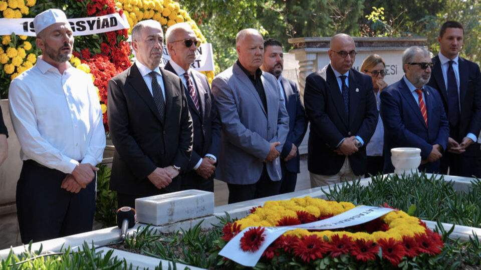 Metin Oktay, kabri başında anıldı