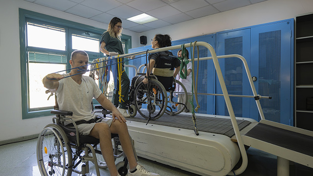  Dünyada 15 milyondan fazla kişi omurilik hasarıyla yaşıyor