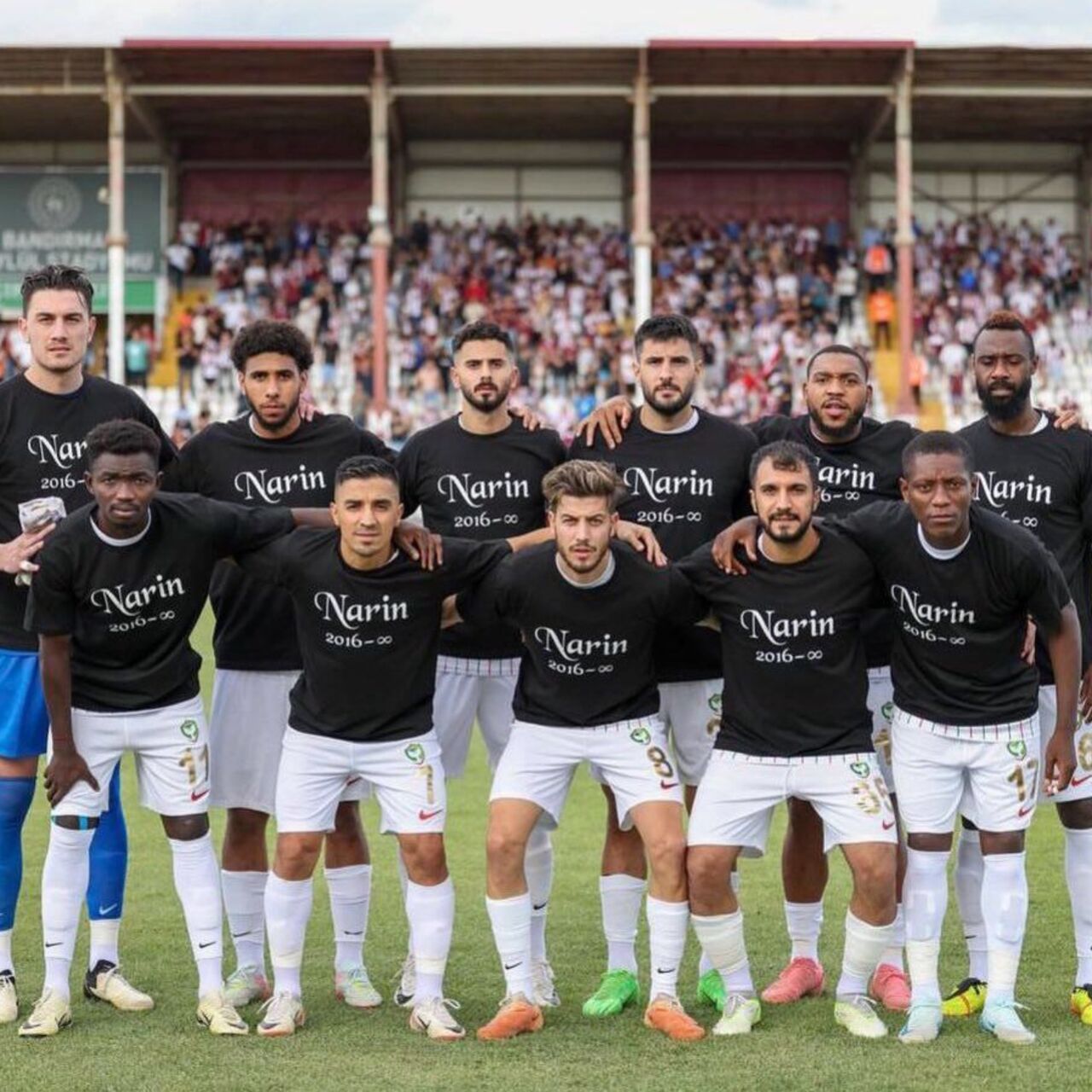 Amedsporlu futbolcular Narin'i andı