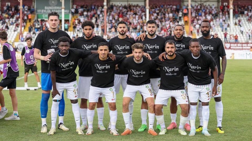 Amedsporlu futbolcular Narin'i andı