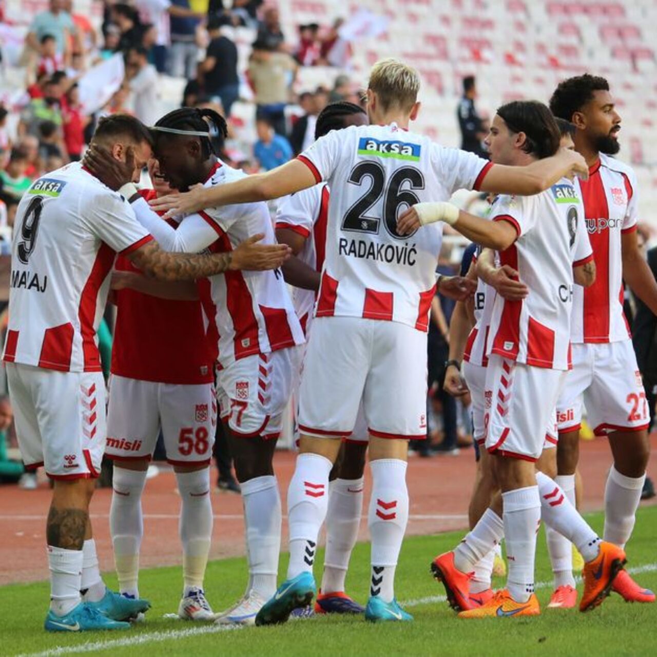 Sivasspor 10 kişiyle kazandı!