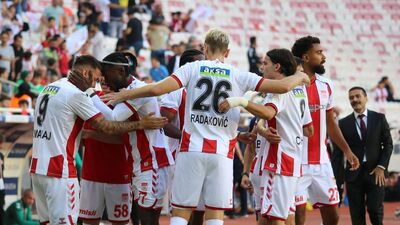 Sivasspor 10 kişiyle kazandı!