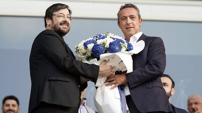 Mehmet Fatih Saraç'tan Ali Koç'a çiçek