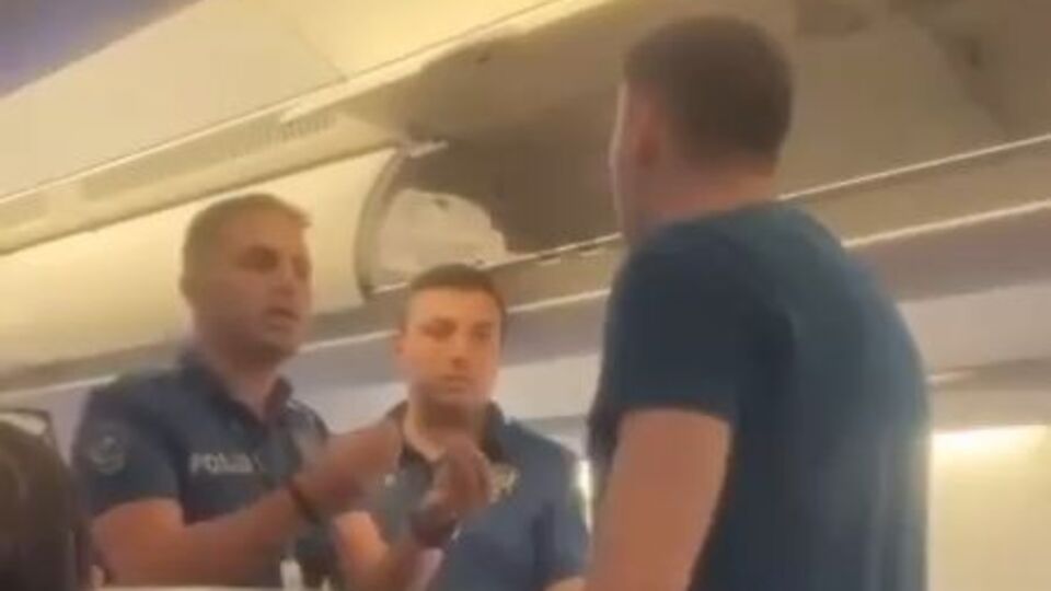 Uçakta olay çıkarınca kara listeye alındı