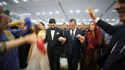 Nikah şahidi olup halay çekti