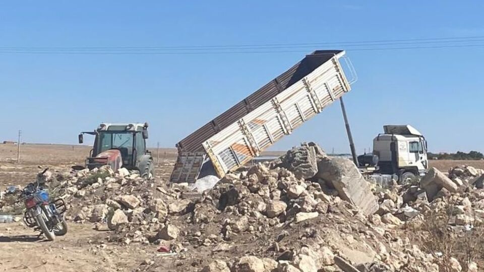 Akıma kapılan kamyon sürücüsü öldü