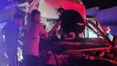 Tarım işçilerini taşıyan minibüs kamyona çarptı: 7 yaralı