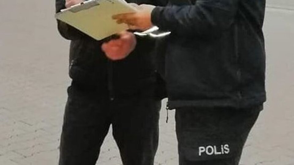 Cezalı olmasına rağmen trafiğe çıktı, ehliyetinden oldu