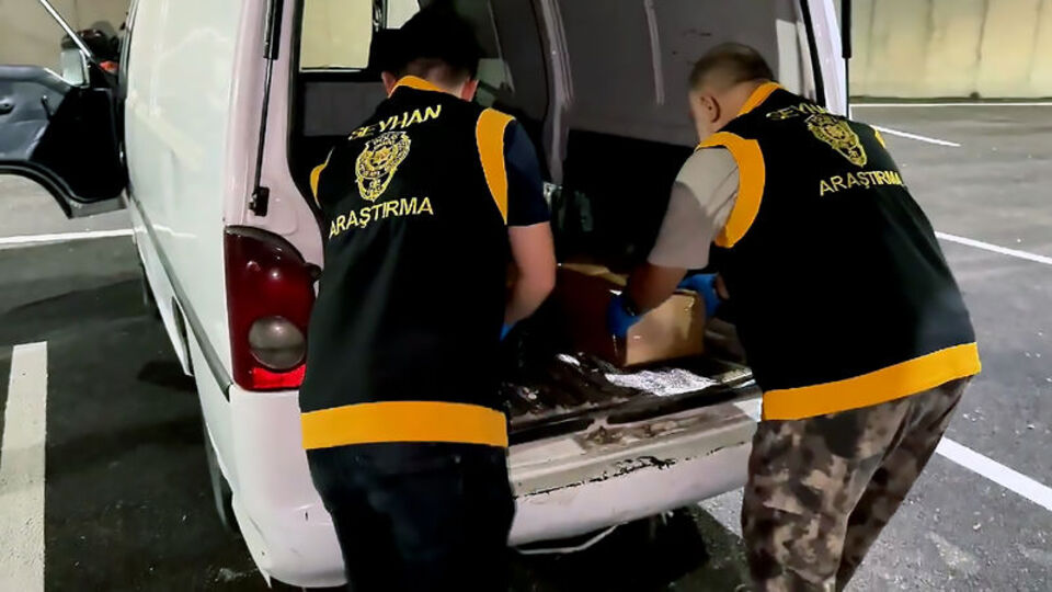 Adana'da minibüsten cephane çıktı! Tam 40 tane!