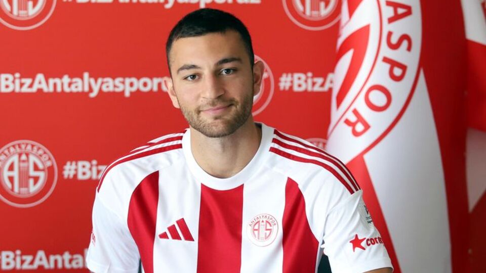 Emrecan Uzunhan hastaneye kaldırıldı!