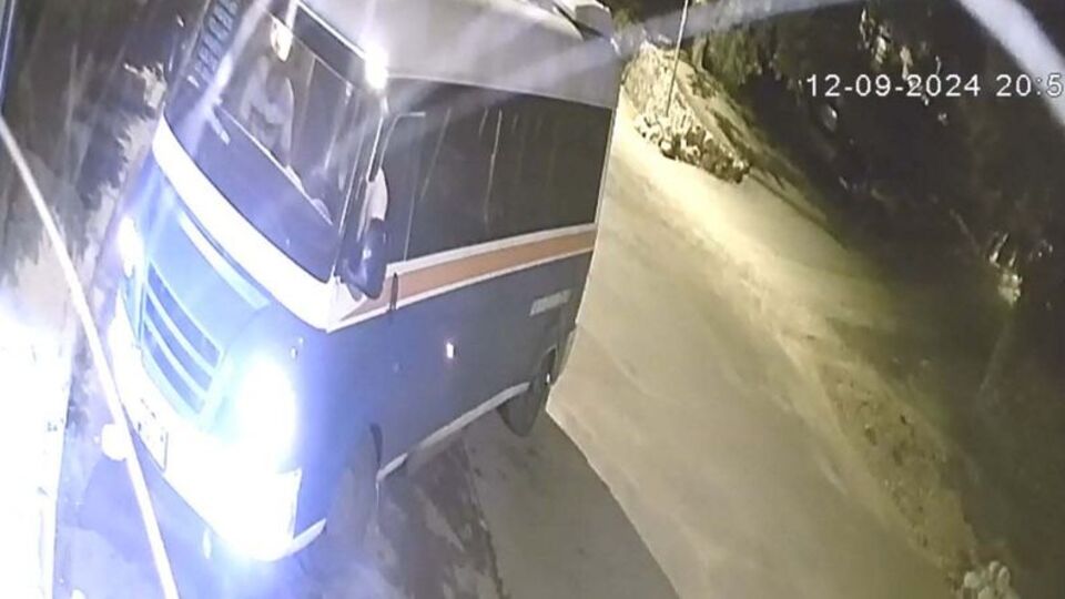 Yolcularını indirdi, silahlı saldırıya uğradı