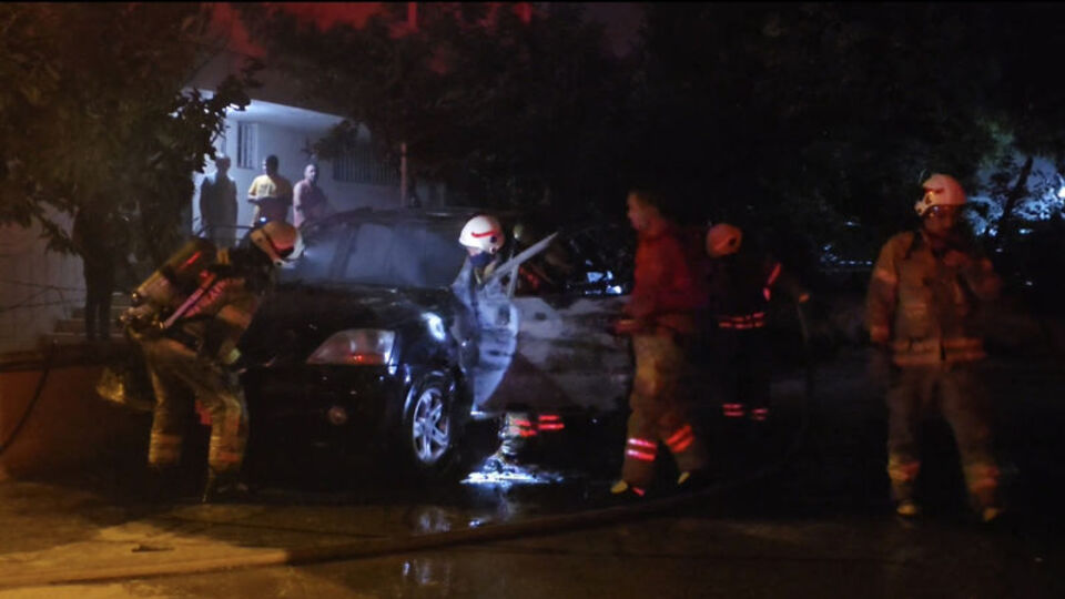 Ataşehir'de otoparktaki cip alev alev yandı