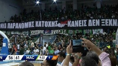 Panathinaikos taraftarından skandal pankart!