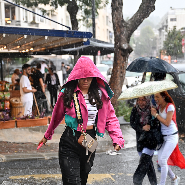 Meteoroloji'den yağış uyarısı: Sıcaklıklar düşecek