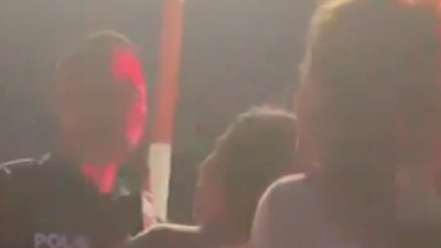 Polise de hakaret etti