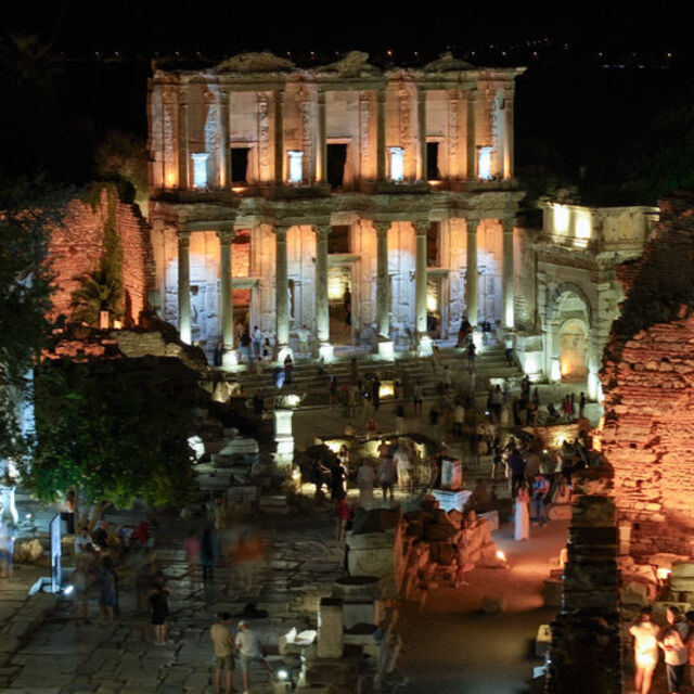Efes Antik Kenti'nde Vivaldi melodileri