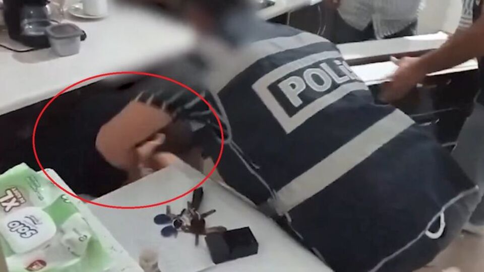 Evindeki gizli bölmede yakalandı