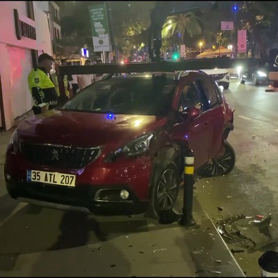 Kadıköy'de trafik kazasında 4 kişi yaralandı