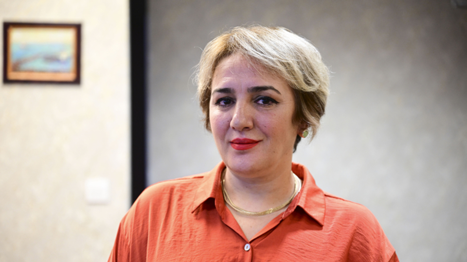 "Küpe" tasarımlı işitme cihazı estetik görünümüyle kişilere özgüven sağlıyor