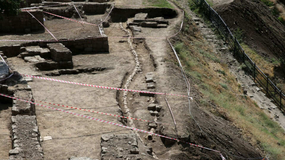 Bitlis Kalesi'nde içme suyu şebekesi bulundu