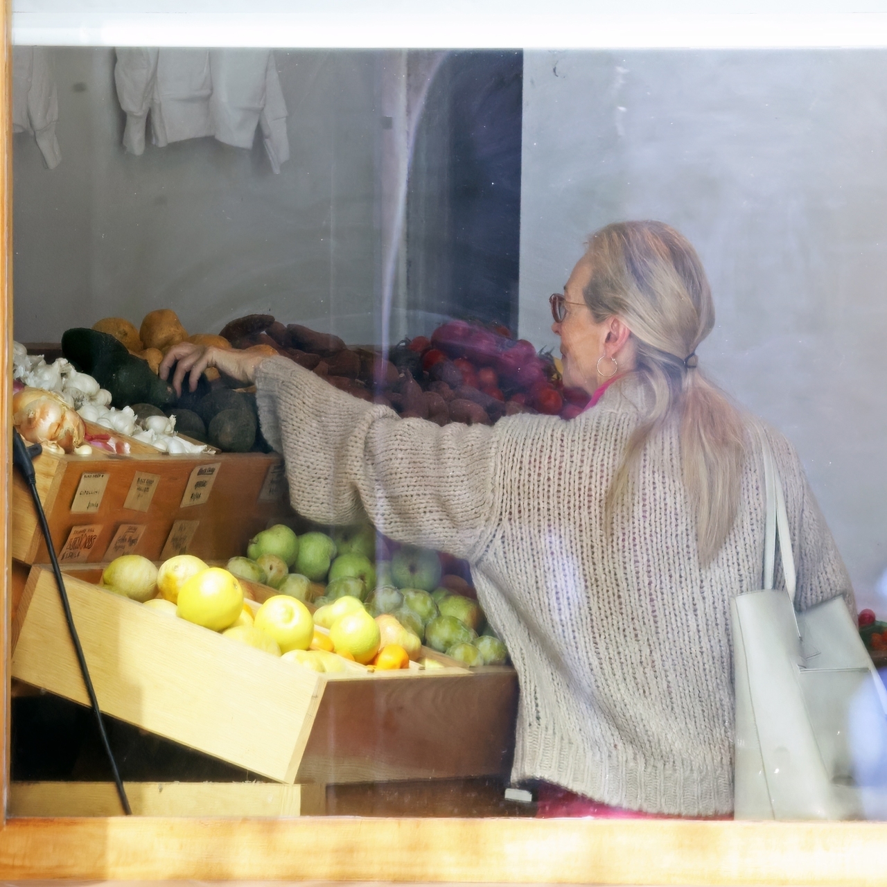 Marketteki ünlüyü kimse tanıyamadı